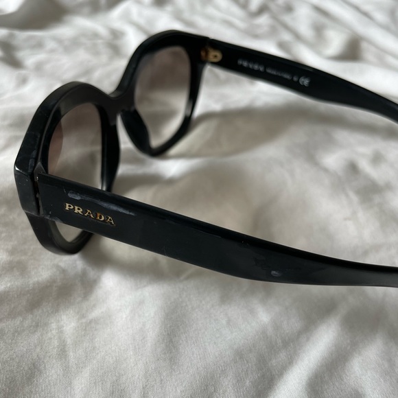 Prada sunnies - Picture 1 of 3